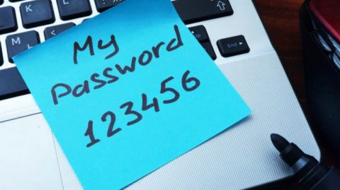 Sử dụng mật khẩu đơn giản làm tăng nguy cơ bị tấn công.